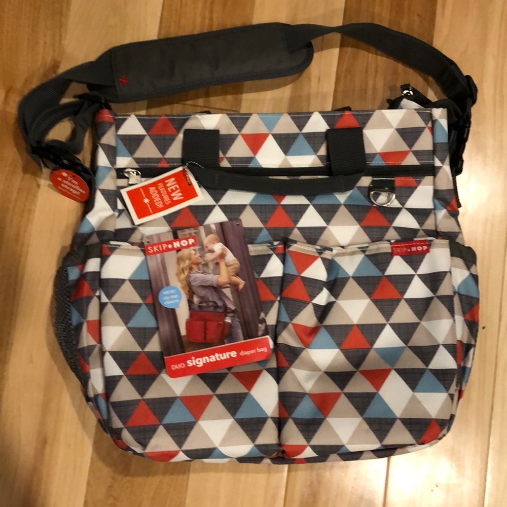 Skip Hop duo signature diaper bag -triangles